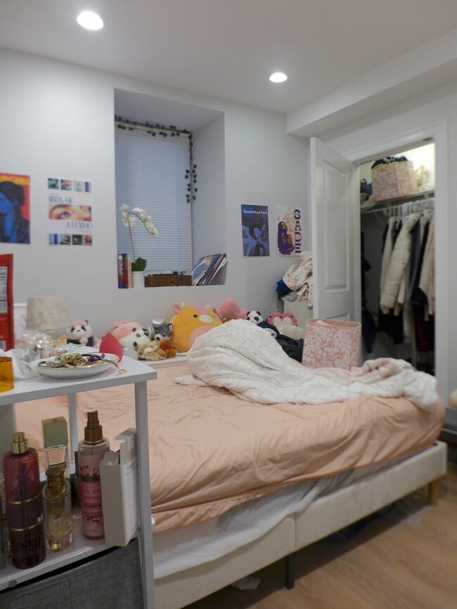 Building Photo - 726 Parker St