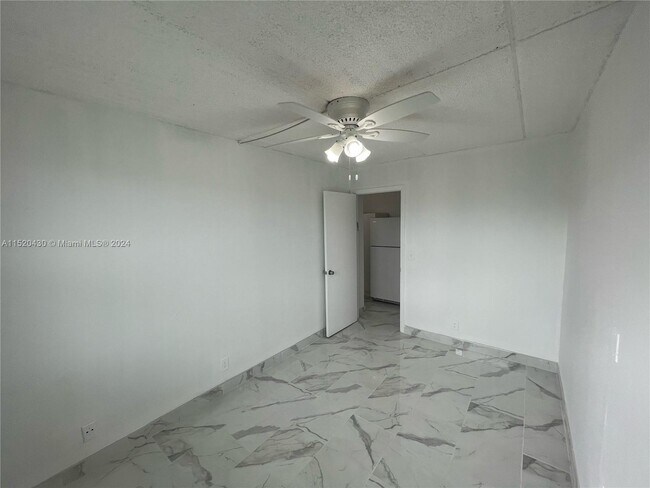 Foto del edificio - 3211 SW 44th St