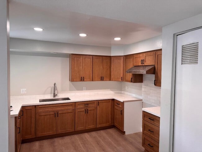 Building Photo - 3117 Pearl Dr