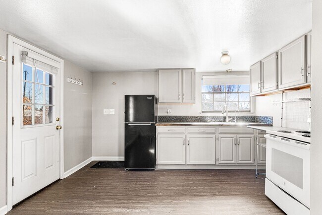 Building Photo - Detached Studio With Storage & Private Fenced Yard Near Sloan's Lake!