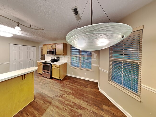 Building Photo - 3110 N Waterford Ct