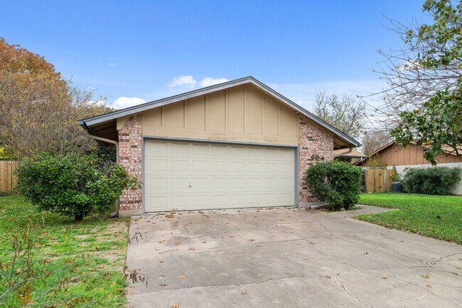 Foto del edificio - Experience the best of North Austin living...