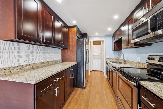 Foto del edificio - 4170 N Marine Dr