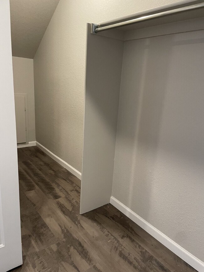 Building Photo - "Charming 3-Bedroom Townhouse with 2 Full ...