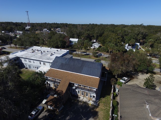 Building Photo - East Graves Avenue Apartments