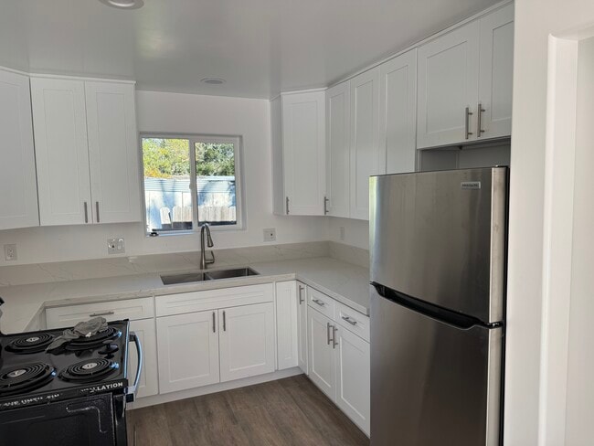 Building Photo - 376 Ramona Dr