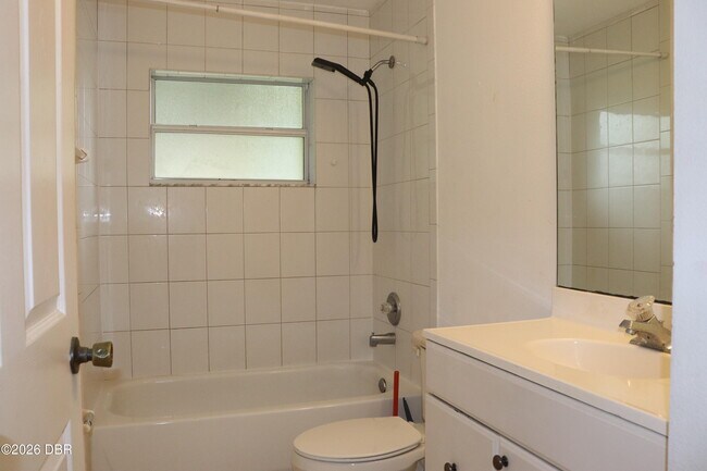 Foto del edificio - 1061 Oak Forest Cir
