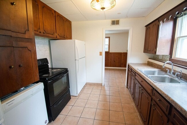 Building Photo - Spacious Multi Level Home In Austin With Garage And Sheds