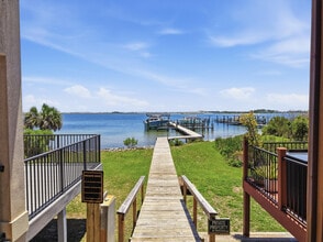 Building Photo - 490 Soundview Ct