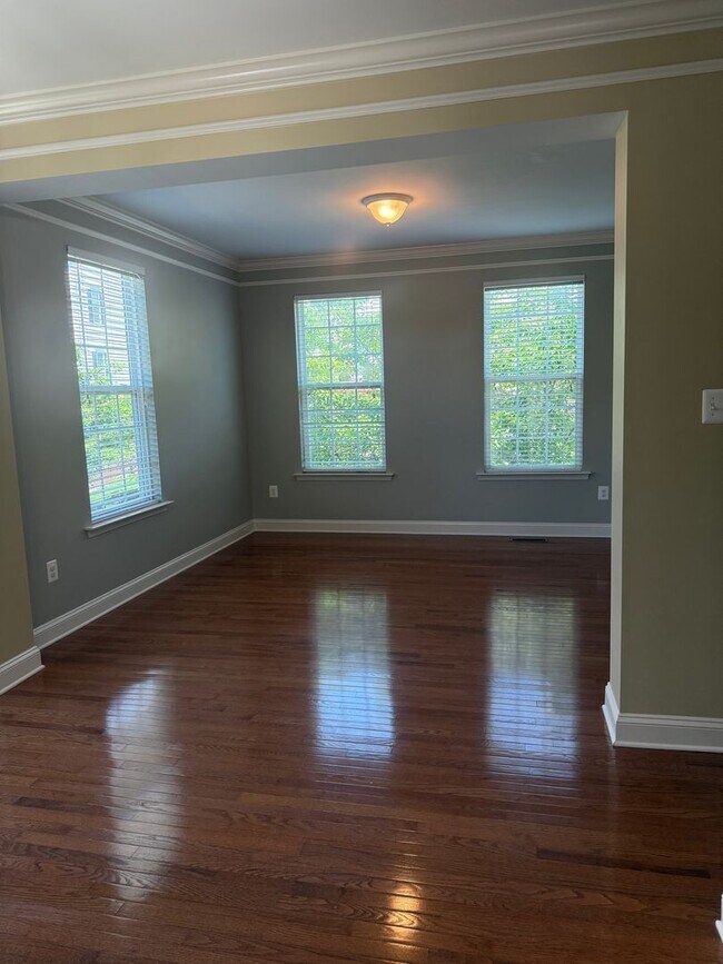 Foto del edificio - Well Maintain Townhome in Market Square!