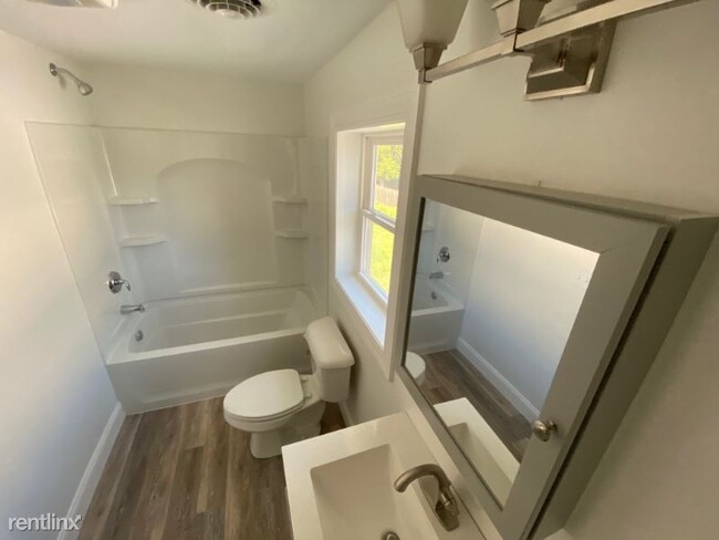 Foto del edificio - 3 br, 1.5 bath House - 10 South Reynolds St