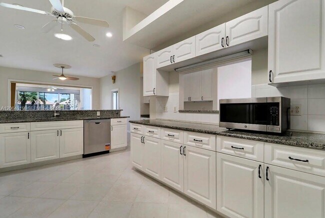 Foto del edificio - 637 Venetto Ct