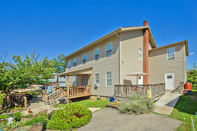 Building Photo - 1910 Donner St