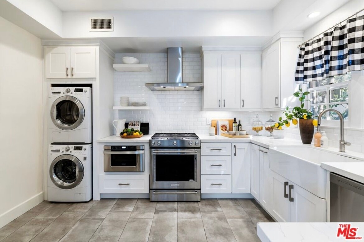 Foto principal - 420 S Barrington Ave