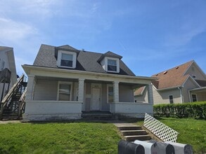 Building Photo - 1517 E Washington St