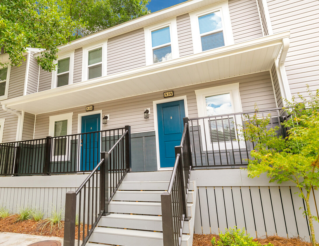 Exterior del apartamento con escaleras - Forest Hills Racquet Club