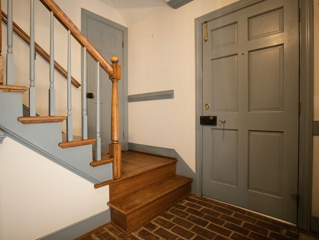 Foto del edificio - Beautiful home for rent minutes from the J...