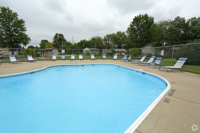 Pool - Courtyard Apartments