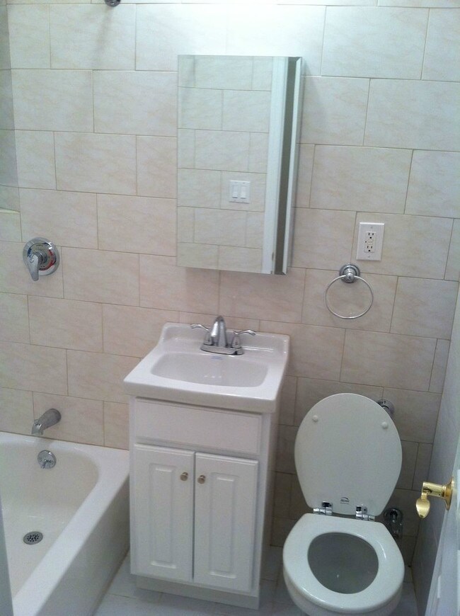 Foto del edificio - 301 E 71st St