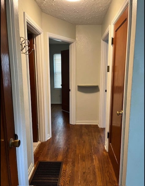 Foto del edificio - 1135 Harwood Rd