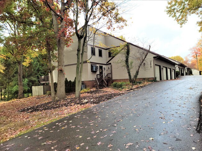 Foto del edificio - 7819 Hills and Dales Rd NW