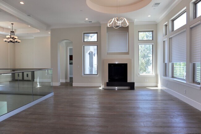 Building Photo - Exquisite Vinehill Heights 5 Bedroom Home ...