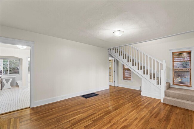 Foto del edificio - 860 -870 Lytton Ave.