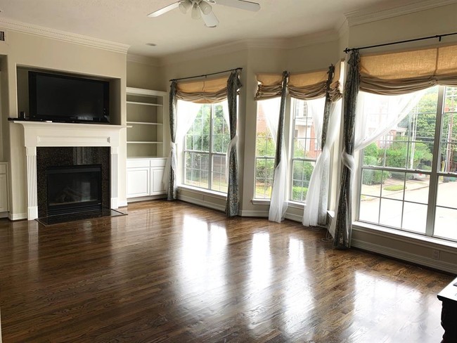 Foto del edificio - 4925 Travis St