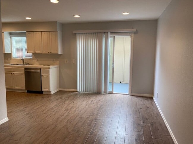Building Photo - **Coming Soon ** Spacious 4-Bedroom Townho...