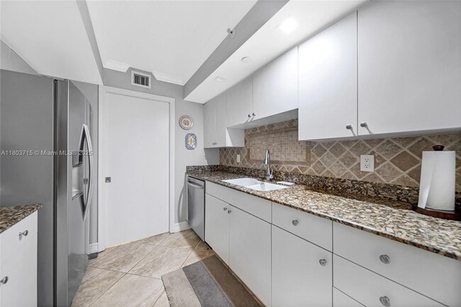 Building Photo - 6917 Collins Ave