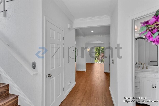 Foto del edificio - 1371 Canyon Side Ave
