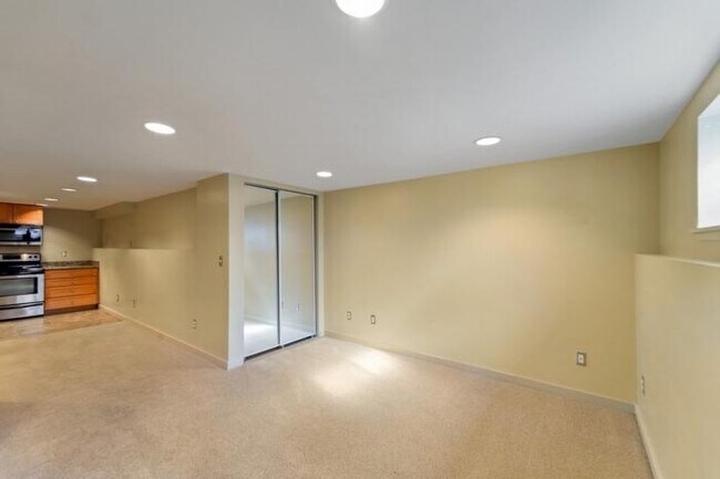 Building Photo - 0 bedroom in Seattle WA 98177