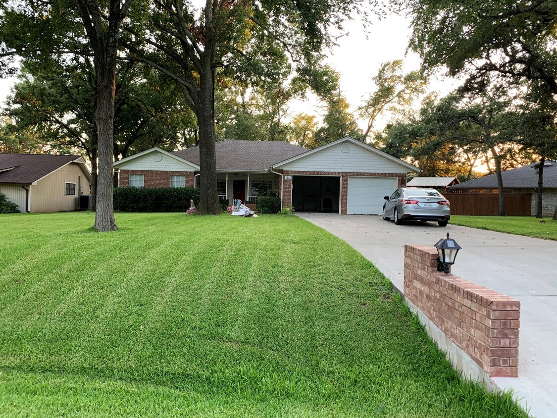 120 Modoc Trail, Gainesville, TX 76240 House Rental in Gainesville