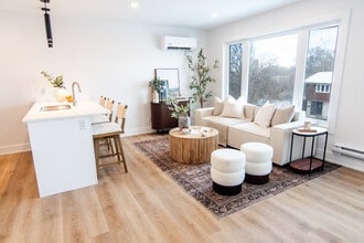 Building Photo - 140 Young St