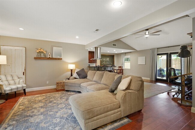 Foto del edificio - 10710 Overbrook Ln