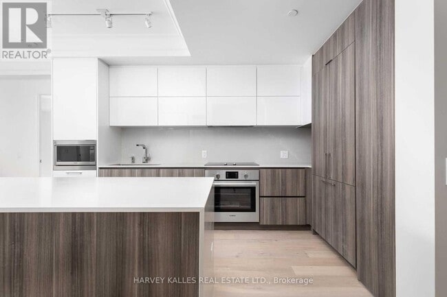 Building Photo - 151 Avenue Rd