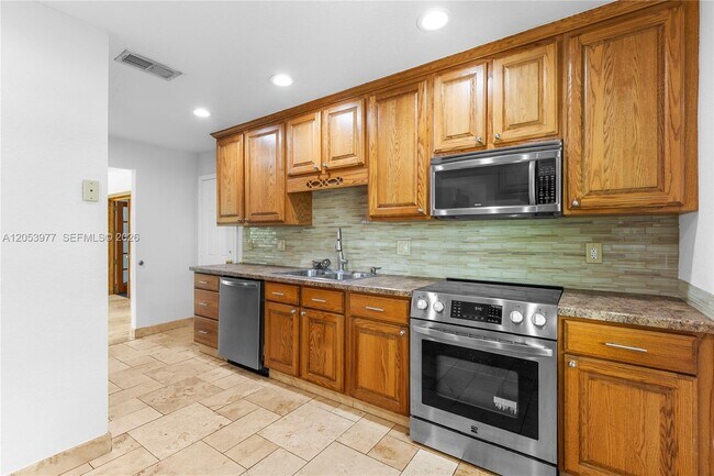 Foto del edificio - 11610 NW 43rd St