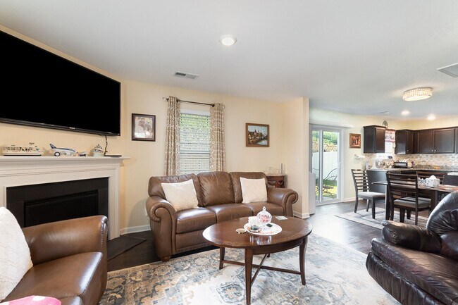 Foto del edificio - MOVE-IN READY!