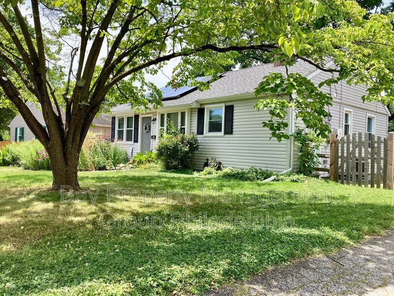 Foto principal - 2625 Fernwood Ave