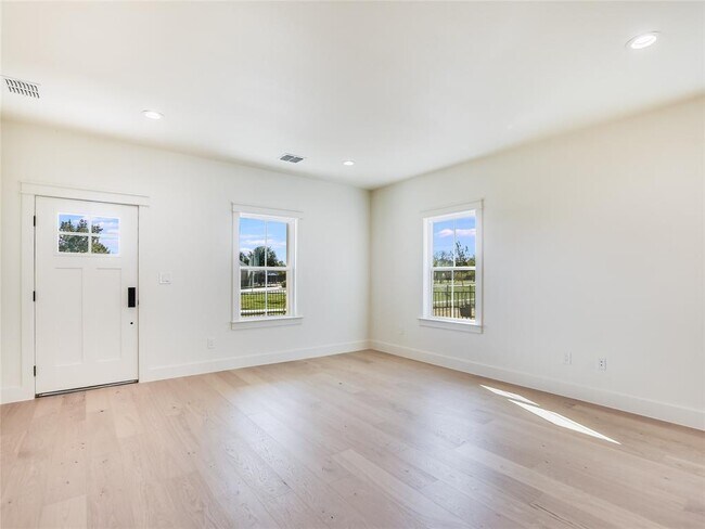 Building Photo - 408 Stagecoach Trail