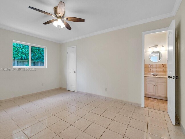 Foto del edificio - 1430 SW 102nd Ct