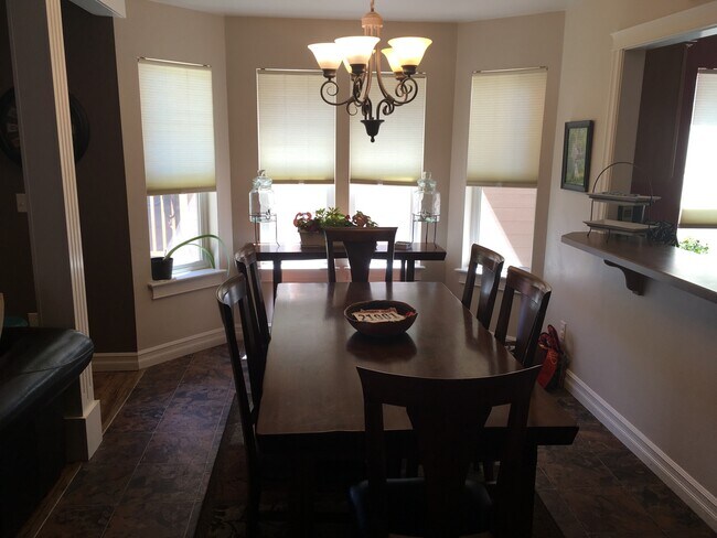 Foto del edificio - Cozy 3 bed 2 bath + bonus room in The Arbors