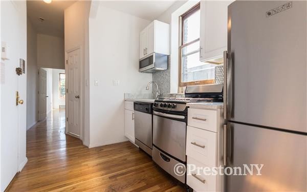 Foto del edificio - 249 W 11th St
