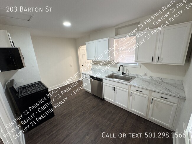Building Photo - 203 Barton St
