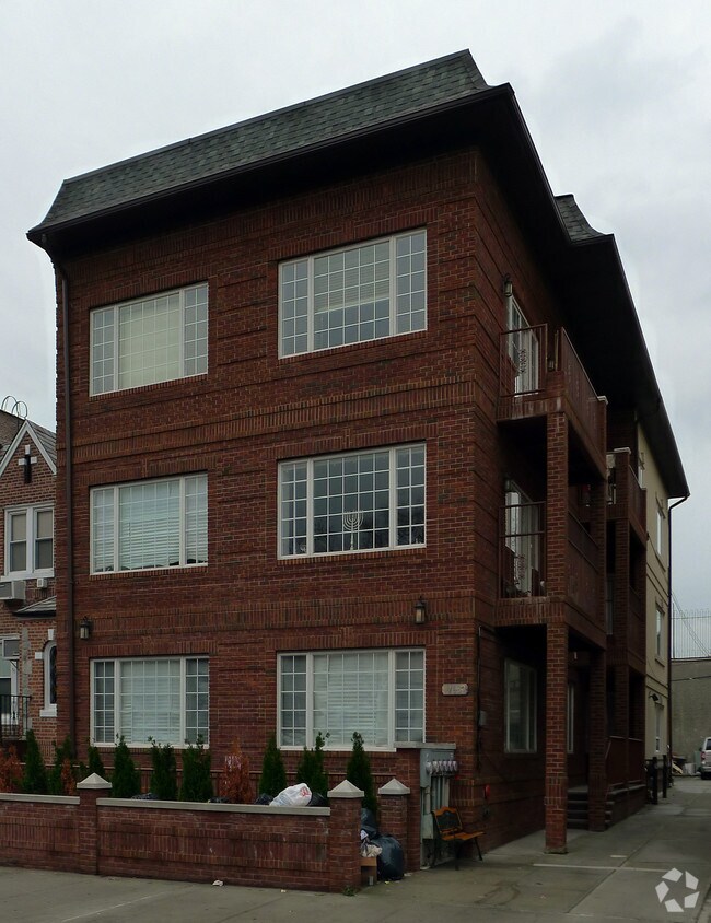 Primary Photo - 768 E 2nd St