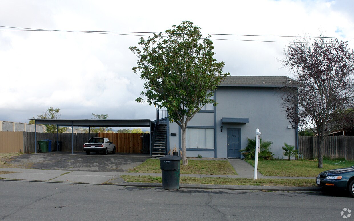 Building Photo - 2942 Apache St