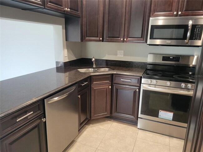 Foto del edificio - 1308 Pine Ridge Cir E