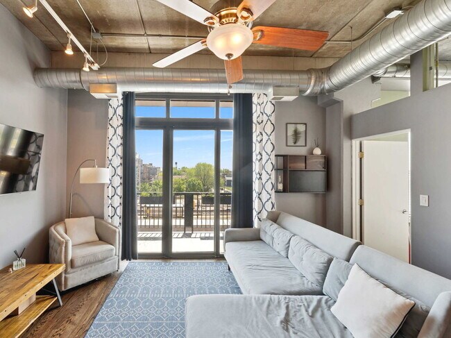 Foto del edificio - 811 W 15th Pl
