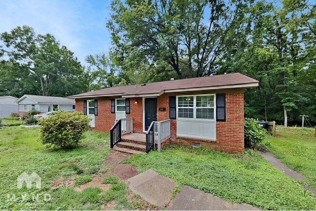 Building Photo - 2405 Longleaf Dr