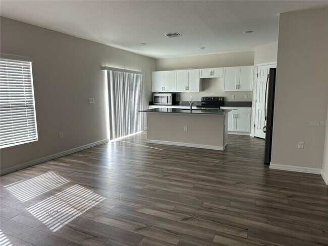 Foto del edificio - 1572 Ellesmere Ave